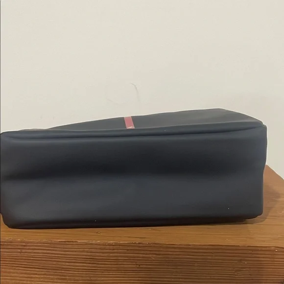 💓Prada Men's Black Toiletry Bag with Red Stripe - Picture 6 of 11